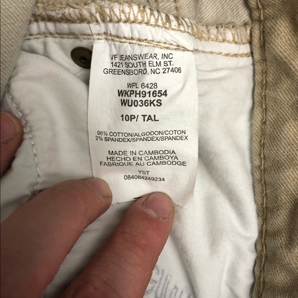 Aura from the Woman at Wrangler Women’s Tan Short‎ Rise Jeans Size 10P - Picture 4 of 4